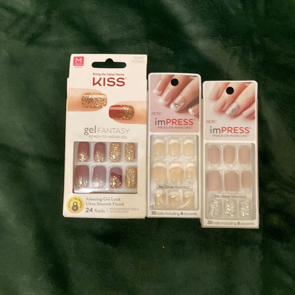 Brand new set of three press-on nail set.